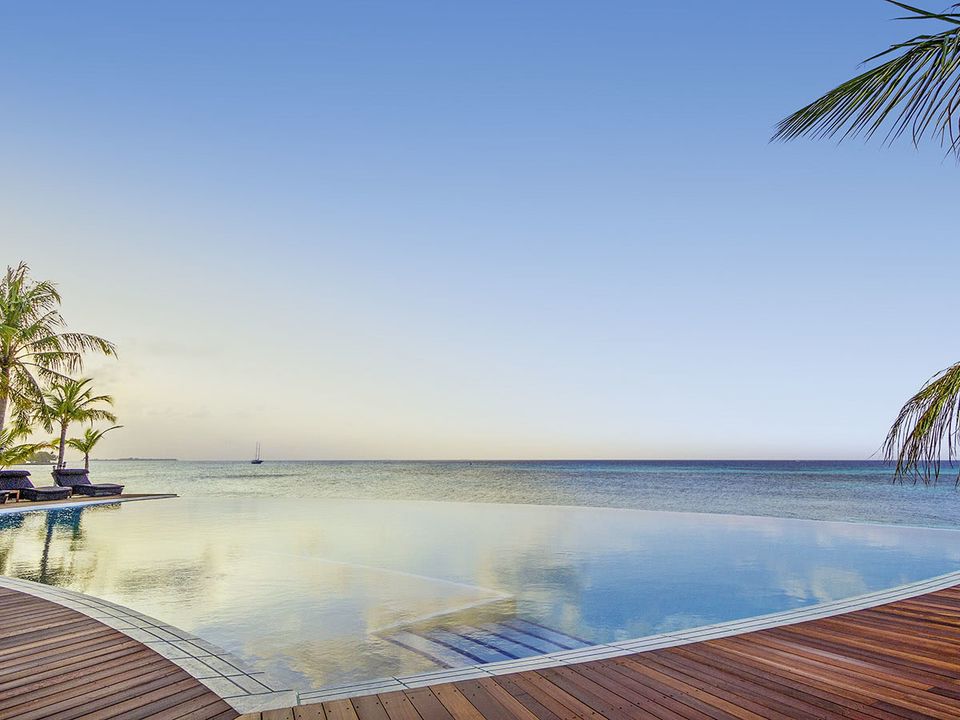 9 Tage MALEDIVEN Urlaub reisen ins 4* Kuredu Island Resort & Spa inkl. Flug in Bad Langensalza