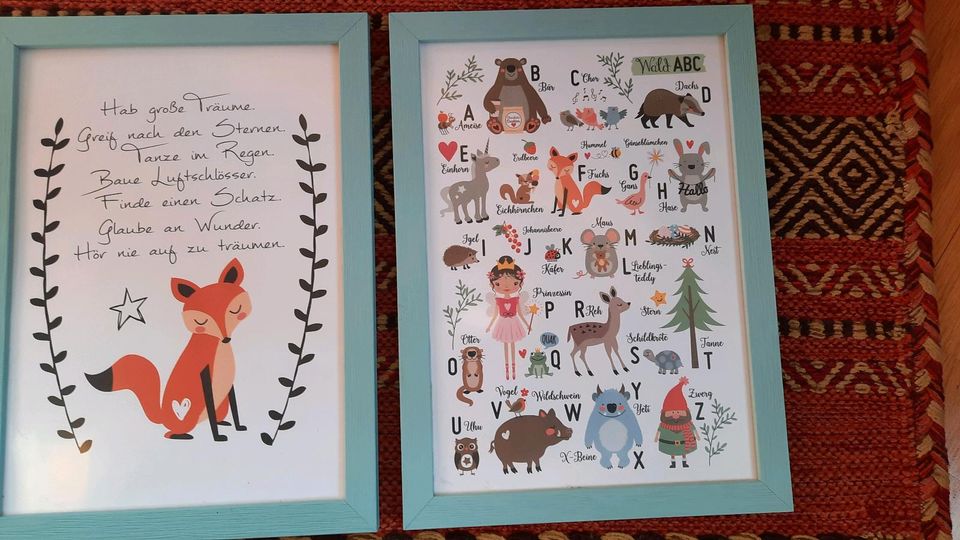 2 gerahmte Kinderposter von etsy in Herborn