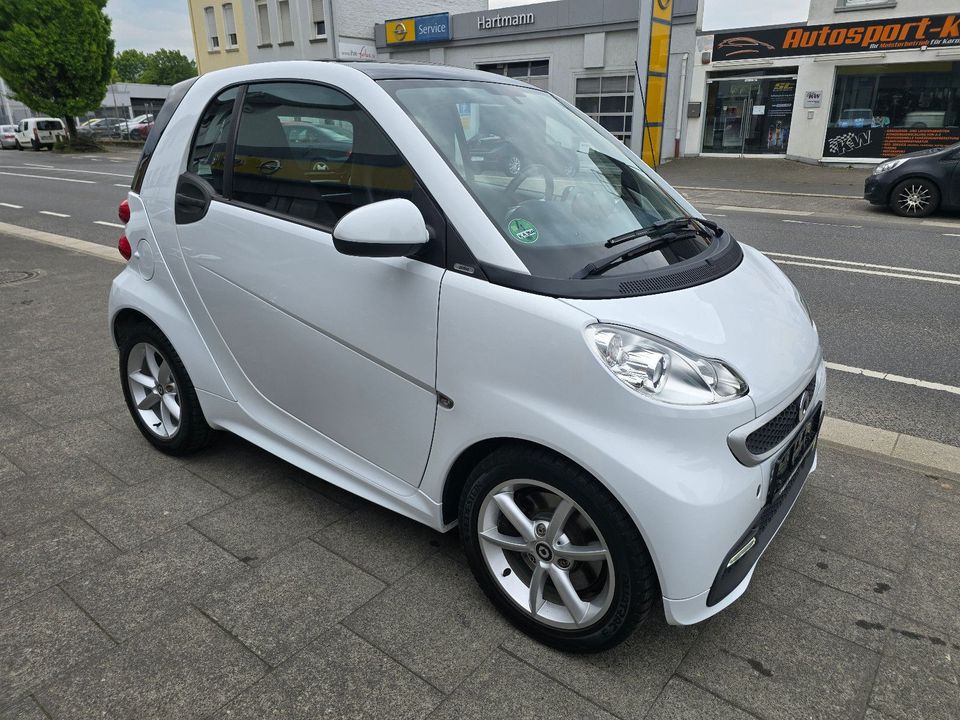 Smart ForTwo fortwo MHD 52kW SHZ Pano +GARANTIE+ in Brühl