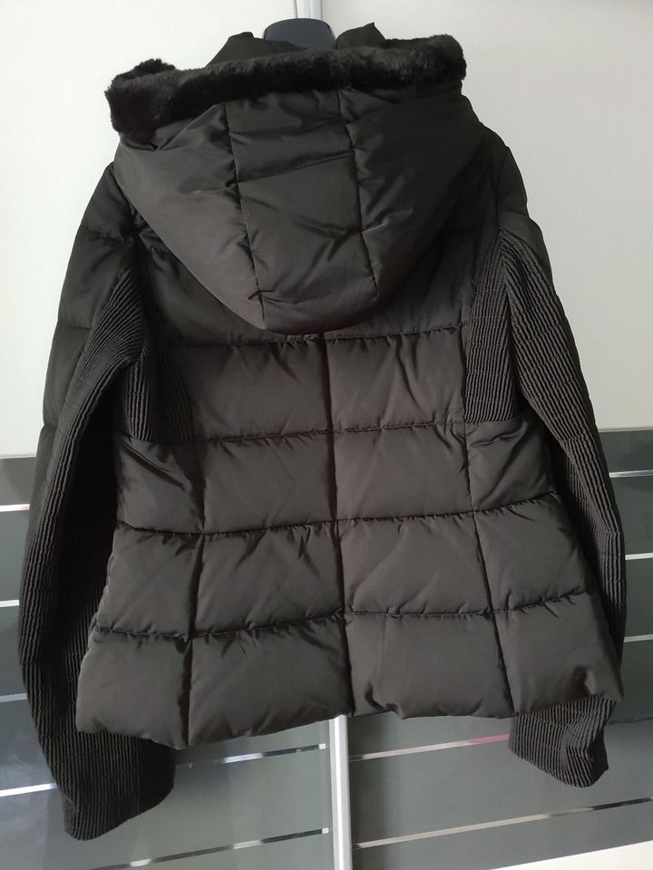 Armani Damen Daunenjacke Gr.L Neu Jacke Mantel Winterjacke Parka in  Baden-Württemberg - Kernen im Remstal | eBay Kleinanzeigen ist jetzt  Kleinanzeigen