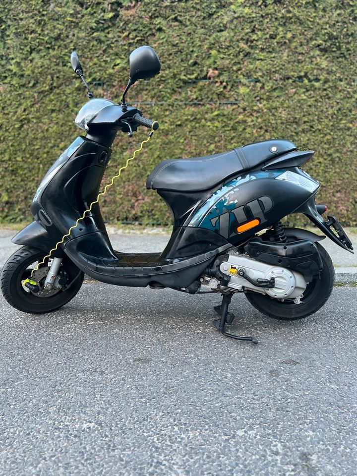 Piaggio Zip 50 4T Roller schwarz Top Zustand in Berlin