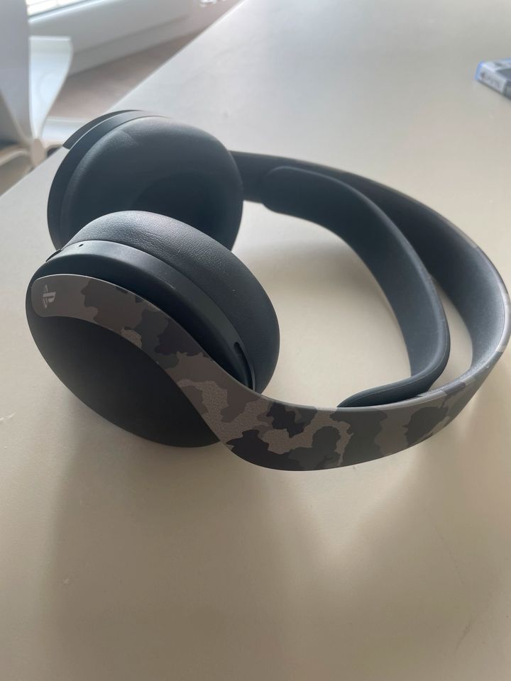 PS 5 PlayStation 5 Camouflage / Headset / 2 Controller / etc in Frankfurt am Main
