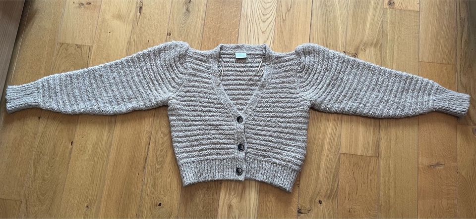 Kurze Strickjacke von Mamalicious Gr. L in Heek