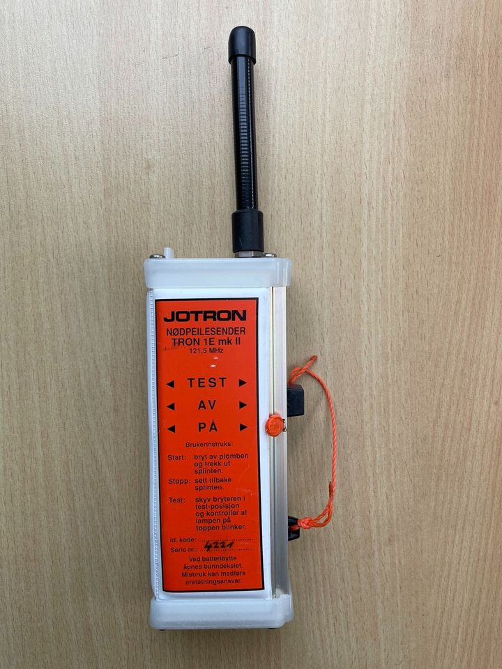 Piloten Jotron Tron 1 E MK II Flug Notsender 121,5 MHz in Göppingen