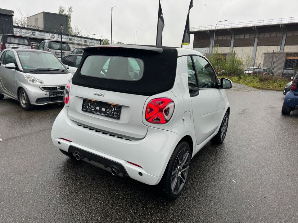 Smart ForTwo fortwo cabrio 66 kW BRABUS Sportpaket in Lübeck