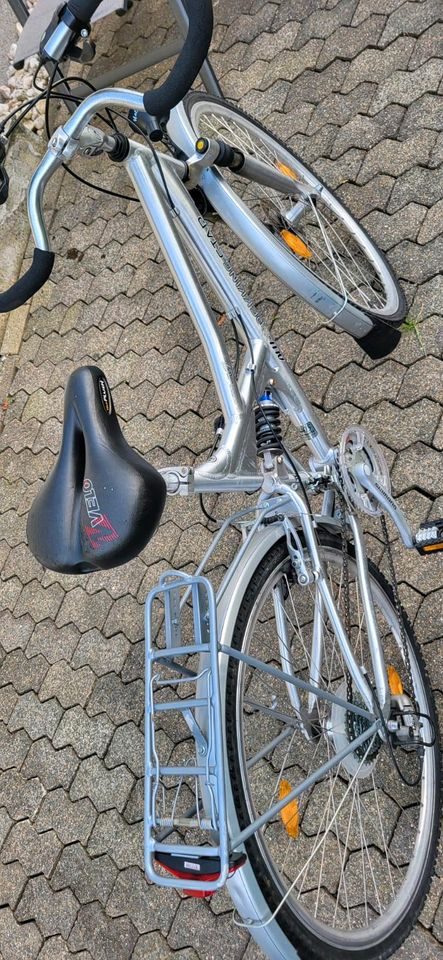 Fahrrad Trekking Rad 28 Zoll in Schalksmühle