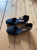 Tommy Hilfiger Plateaupumps /Espadrilles Gr. 36 Hamburg-Nord - Hamburg Barmbek Vorschau