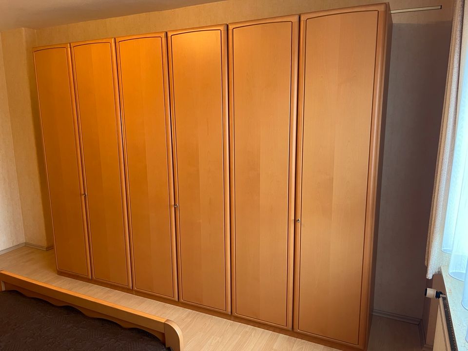 Kleiderschrank - Schlafzimmerschrank - Holzschrank 3m x 2,25m in Kahl am Main