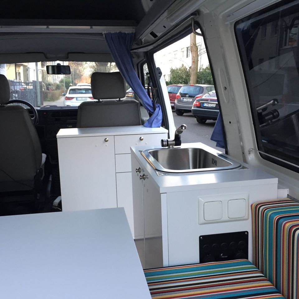 Wohnmobil VW T4 mit neuem Camping Ausbau und Erstzulassung 2022 in Frankfurt am Main