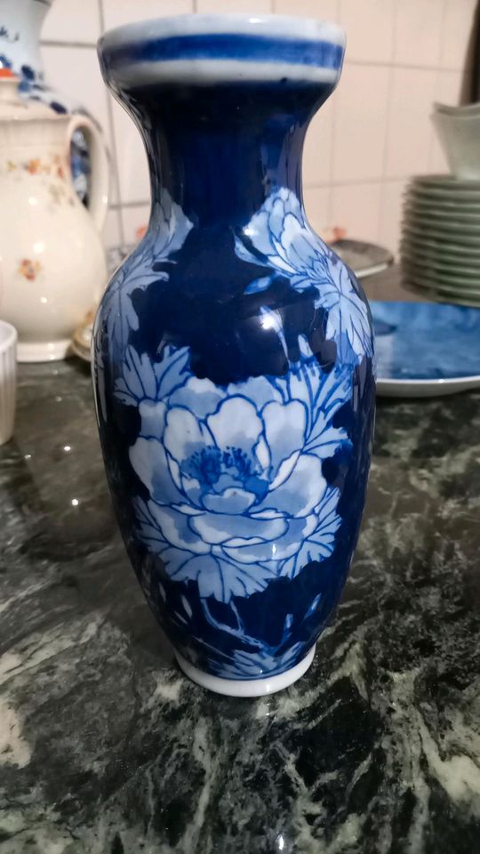 Vase blau weiß Blumenmuster in Osnabrück