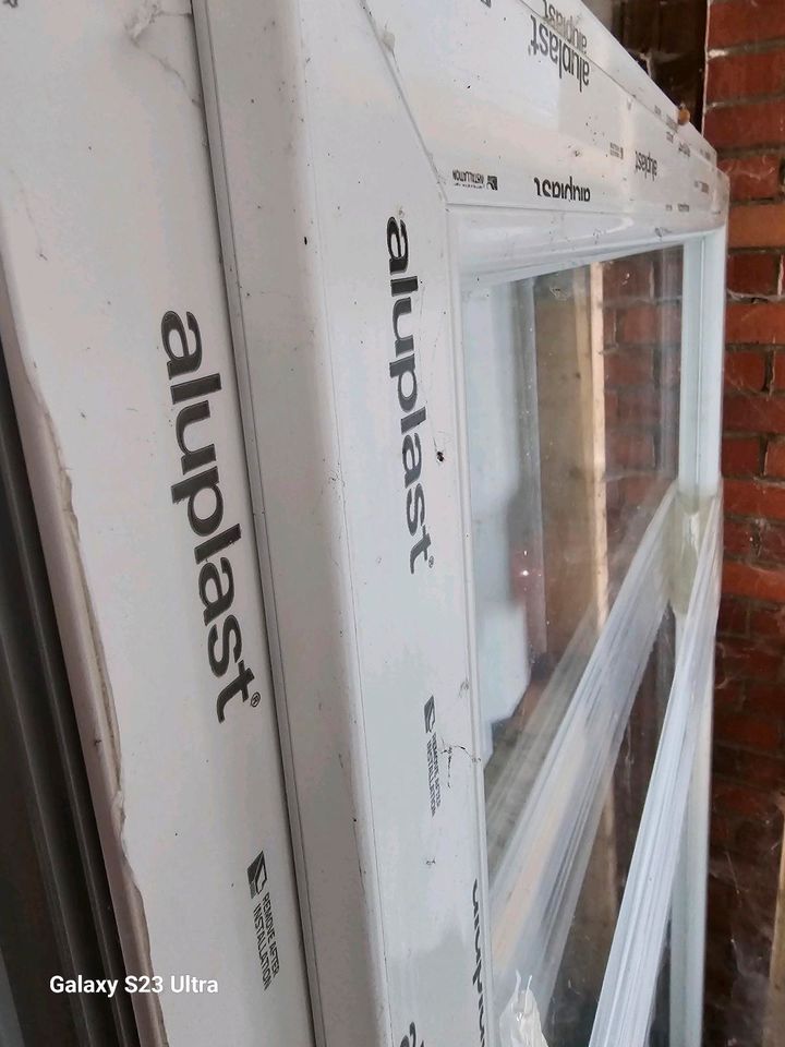 Dreh-Kipp Fenster grau/weiß in Stolzenau