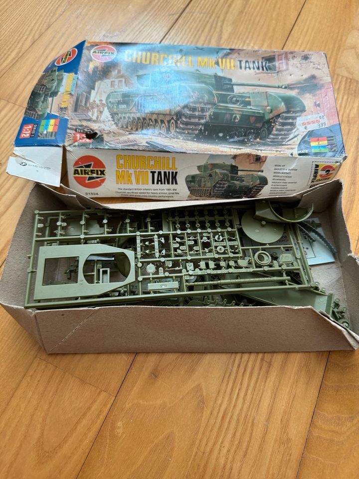 Airfix A01304 Churchill Mk VII Tank Panzer 1:72 Bausatz Modellbau in München