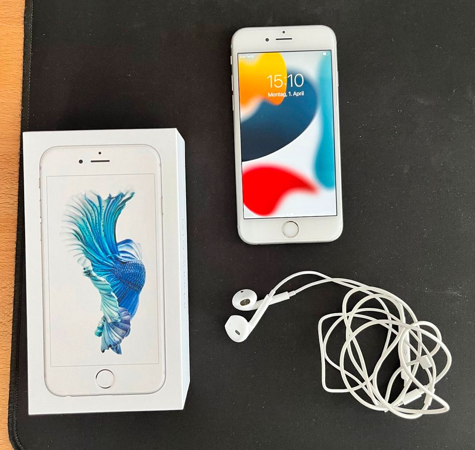 iPhone 6s, 32 GB, EarPods (3,5 mm Kopfhörerstecker) in Radolfzell am Bodensee