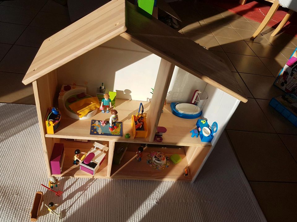 Puppenhaus aus echt Holz Guter Zustand in Meine