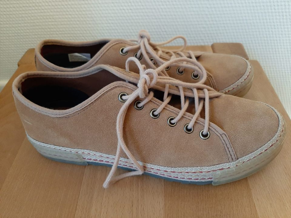 Schuhe von Tommy Hilfiger aus Leder abzugeben in Würselen