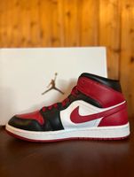 Air Jordan 1 Mid Black/Gym-Red White 42,5 Niedersachsen - Großefehn Vorschau