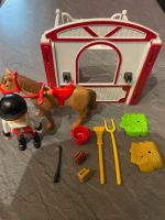 Playmobil Pferdebox mit viel Zubehör Hessen - Ober-Mörlen Vorschau