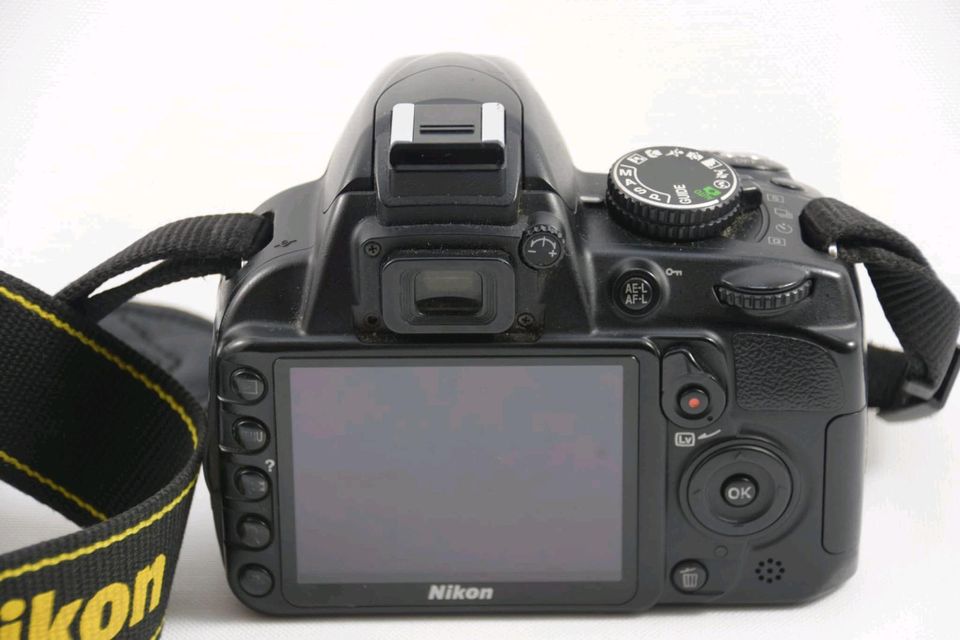Nikon D3100 DSLR Kamera APS-C Spiegelreflexkamera in Haimhausen