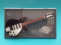 John Lennon Beatles Rickenbacker 325 Mini Gitarre Deko Musik Nordrhein-Westfalen - Mönchengladbach Vorschau