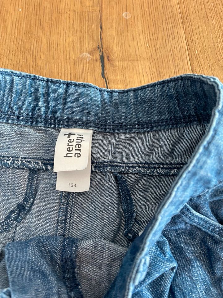H&M ua Kurze Hose Jeans Shorts Gr.134 Gr.140 in Rutesheim  