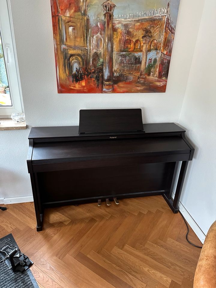 Roland HP-302 E-Piano / Klavier in Schechen