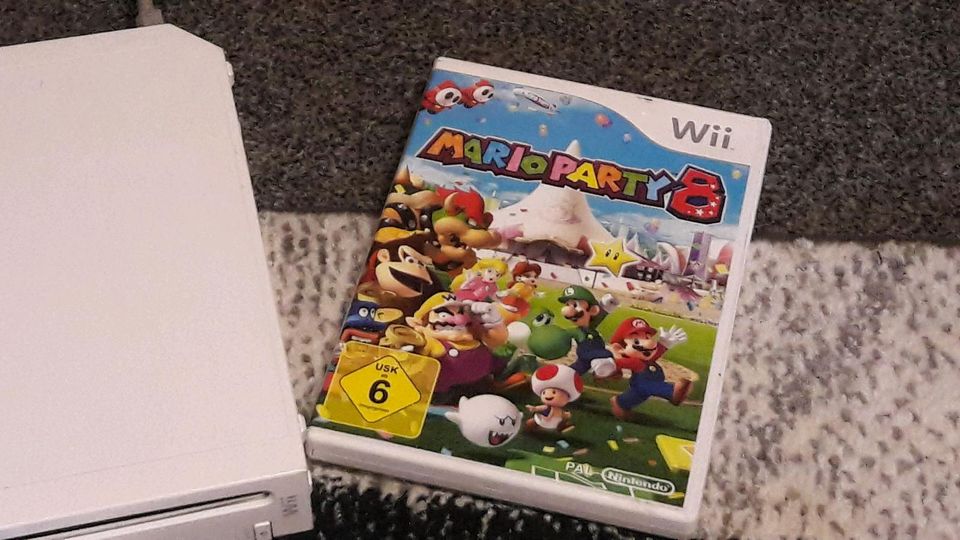 WII KONSOLE MIT 5 SPIELE in Essen