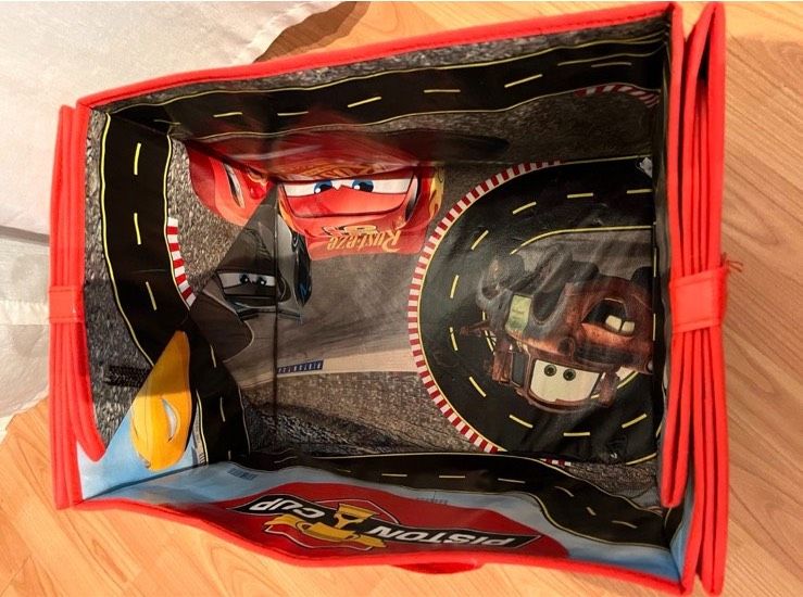 Spielzeug Box Straße Cars Autos Lightning McQueen in Steinach Baden