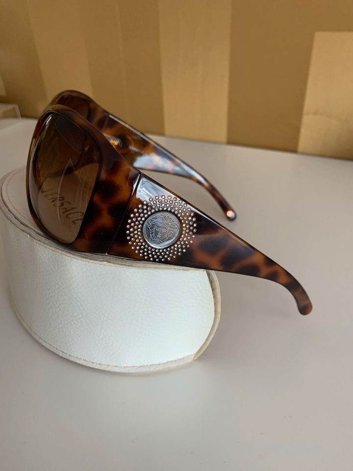 Versace Sonnenbrille Vintage Strasssteine in Reiskirchen