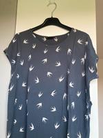Süße Bluse Shirt graublau mit Schwalben Gr. L (38) Bayern - Waakirchen Vorschau