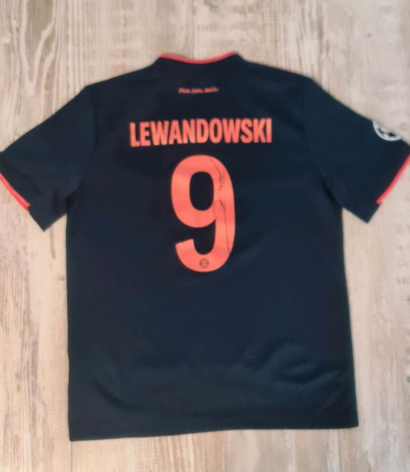 Bayern München Lewandowski Trikot Gr.152 Original Unterzeichnet in Kamp-Lintfort