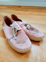 Tamaris Schnürschuh, echt Leder, Ornamente Größe 38 Sachsen - Plauen Vorschau