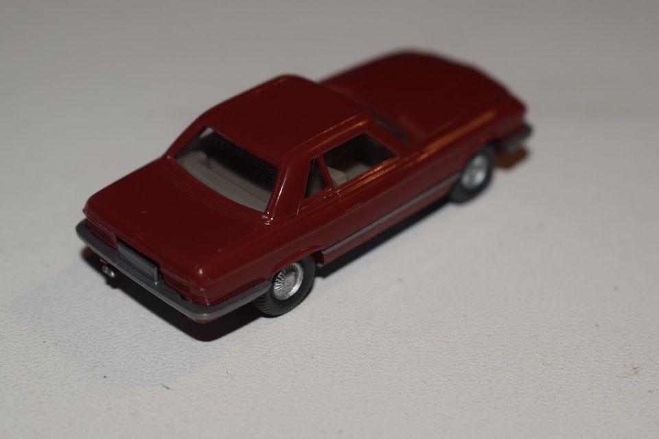 Wiking H0 1:87 Mercedes Benz 350 SL R107 rot / beige / grau in Holzwickede