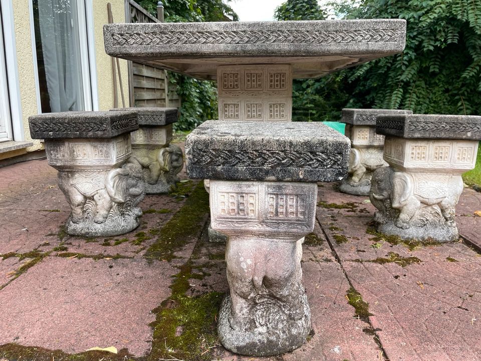 Elefanten Gartentisch mit Hocker in St. Wendel