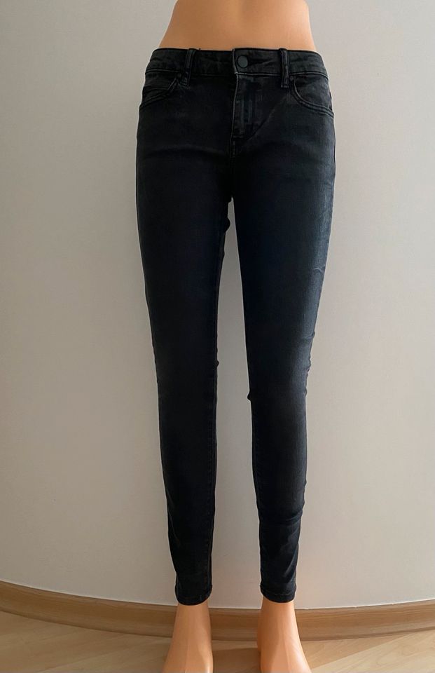 Jeans in grau von Uniqlo, Größe 38, Skinny in Berlin