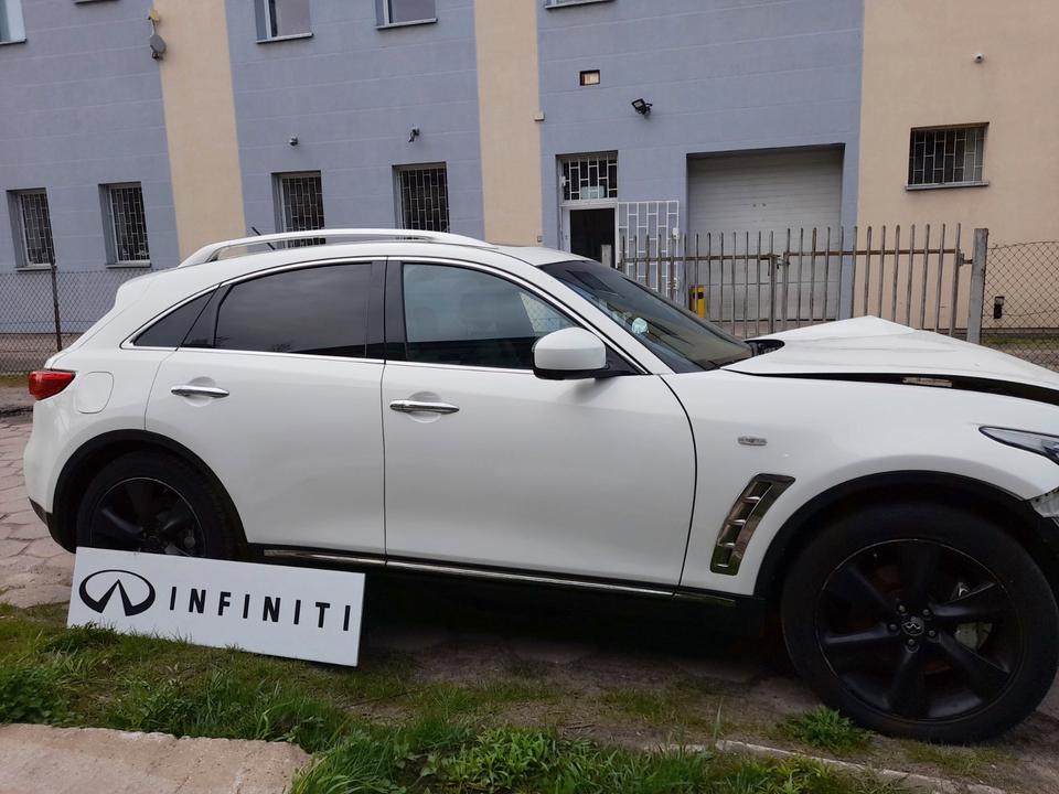 TÜREN VORNE RECHTS UND HINTEN RECHTS INFINITI QX70 FX TÜR in Görlitz