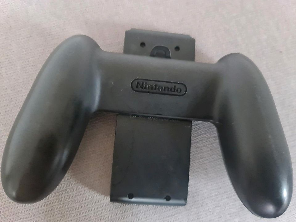 Nintendo Switch Joy-Con Halterung original schwarz in Braunschweig