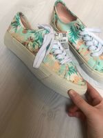 Sommerliche Sneaker mit Plateau von Pull & Bear Niedersachsen - Isernhagen Vorschau