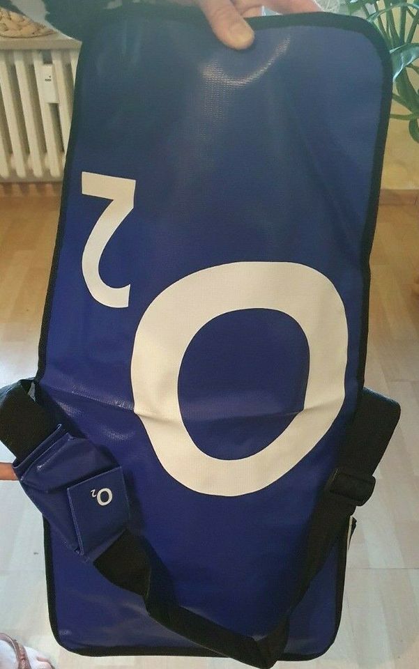 o2 Umhänge Tasche aus Plastik mit vielen Fächern NEU in Gelsenkirchen