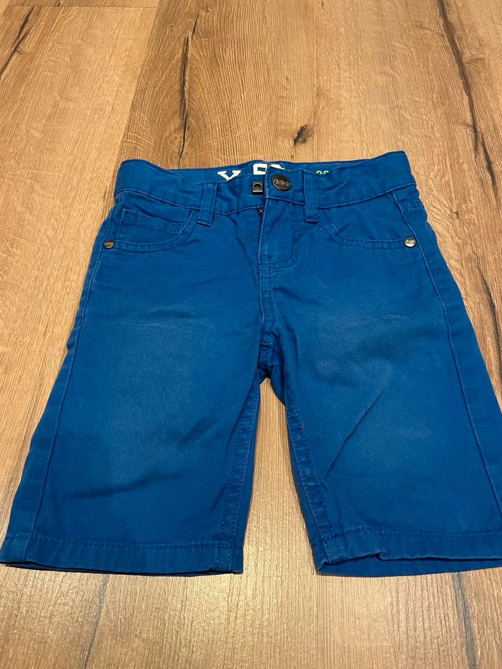 Kurze Hosen Jeans Shorts Gr. 104 u. 98/104 Topolino Dopodopo in Niestetal