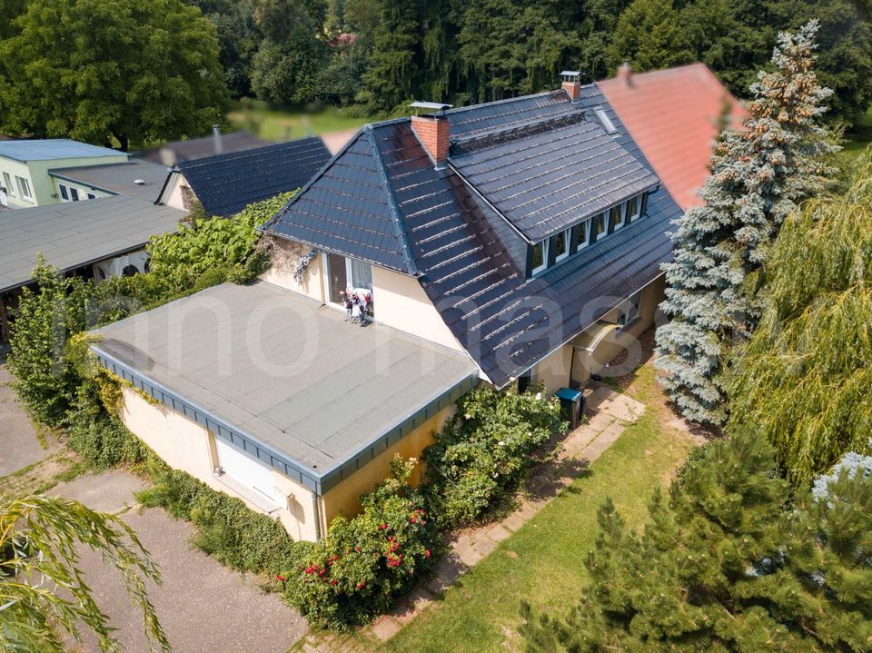 Doppelhaushälfte mit separaten Gewerberäumen auf großzügigem Grundstück in Penkow