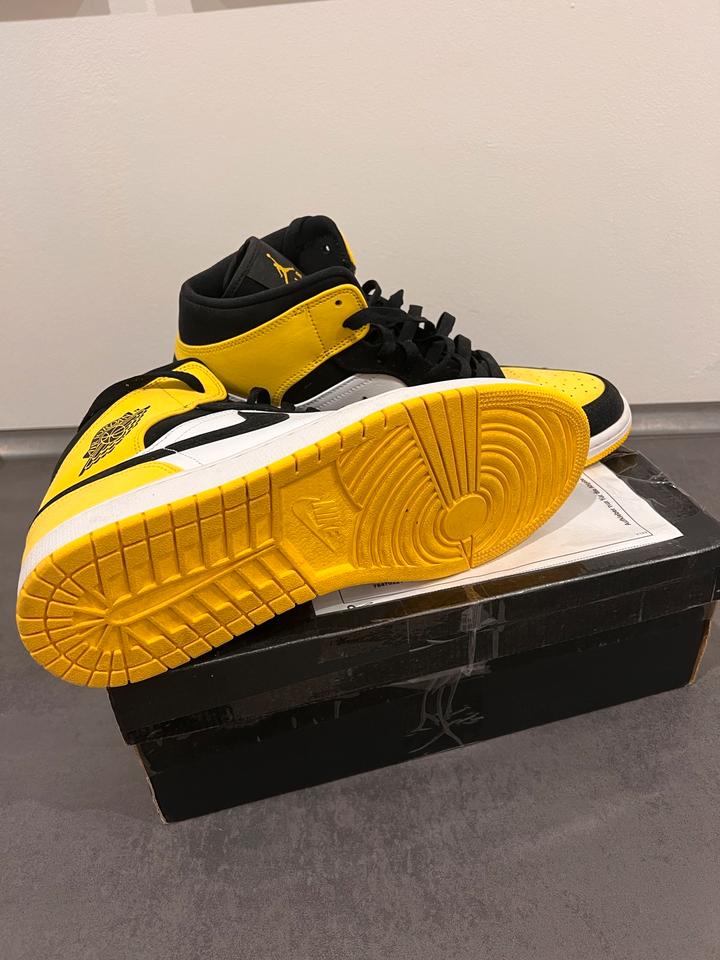 Jordan 1 yellow toe black hotsell