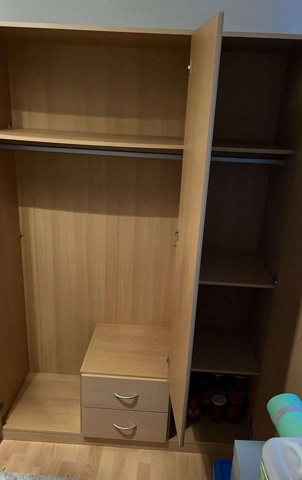 Kleiderschrank in Ditzingen