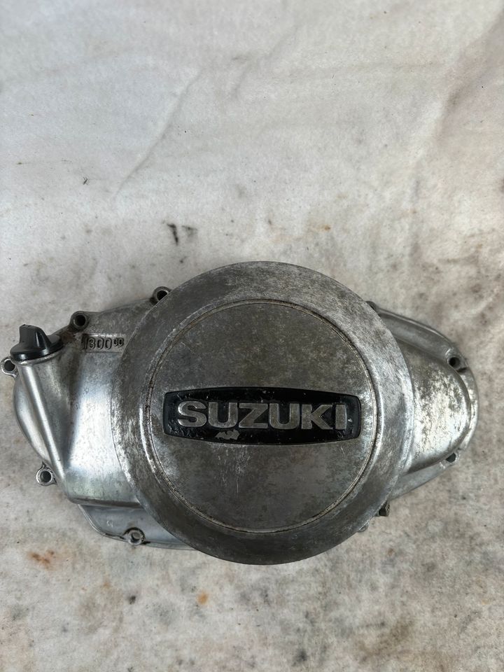 Suzuki GT 250A Motor Kupplung Getriebe Deckel www.kutte24.de in Bremen