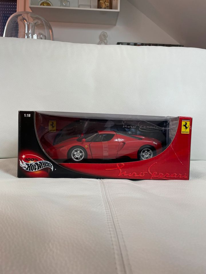 Ferrari 1:18 Modell rot original Hotwheels in Remscheid