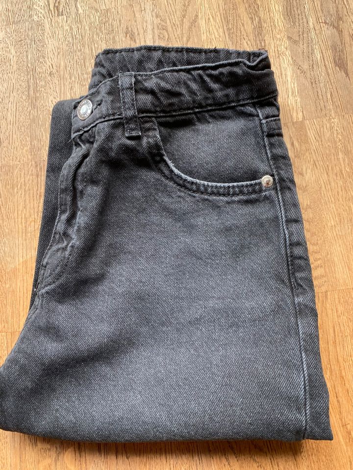 ZARA Mädchen Jeans mom fit Gr. 152 schwarz in Lübeck