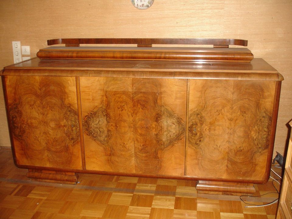 Altes Buffet Sideboard Anrichte 20er Jahre Nussholz Furnier in Grävenwiesbach