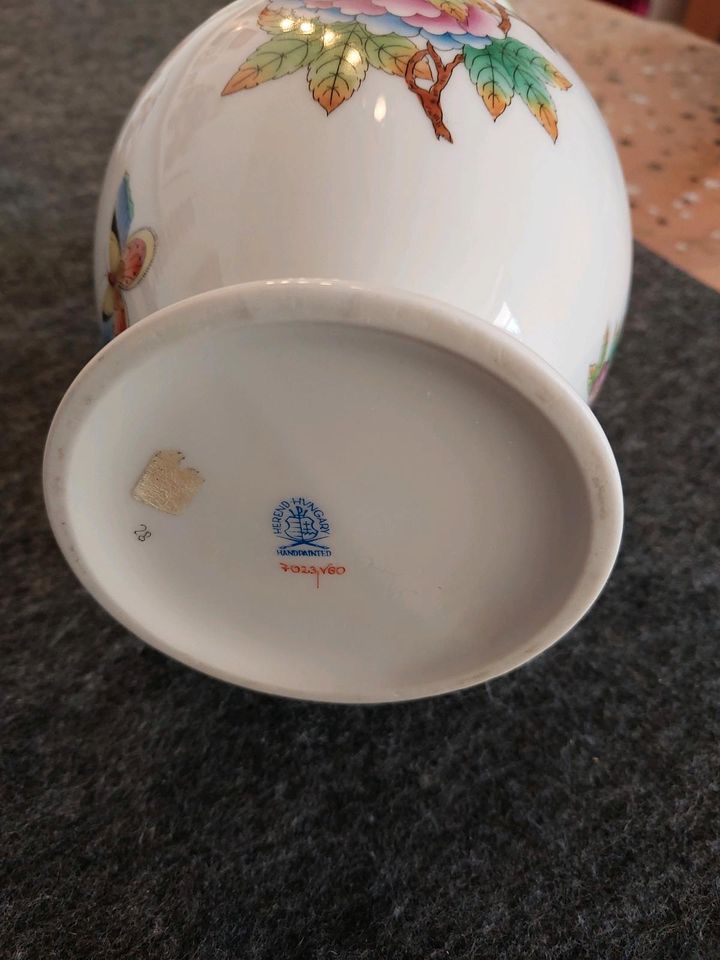 Herend Porzellan Vase  Schmetterlinge 20,5cm Höhe -Neu Selten ! Q in Töging am Inn