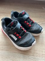 Puma Turnschuhe Sneaker 31 (eher 30) schwarz rot Hallenschuh Nordrhein-Westfalen - Brühl Vorschau