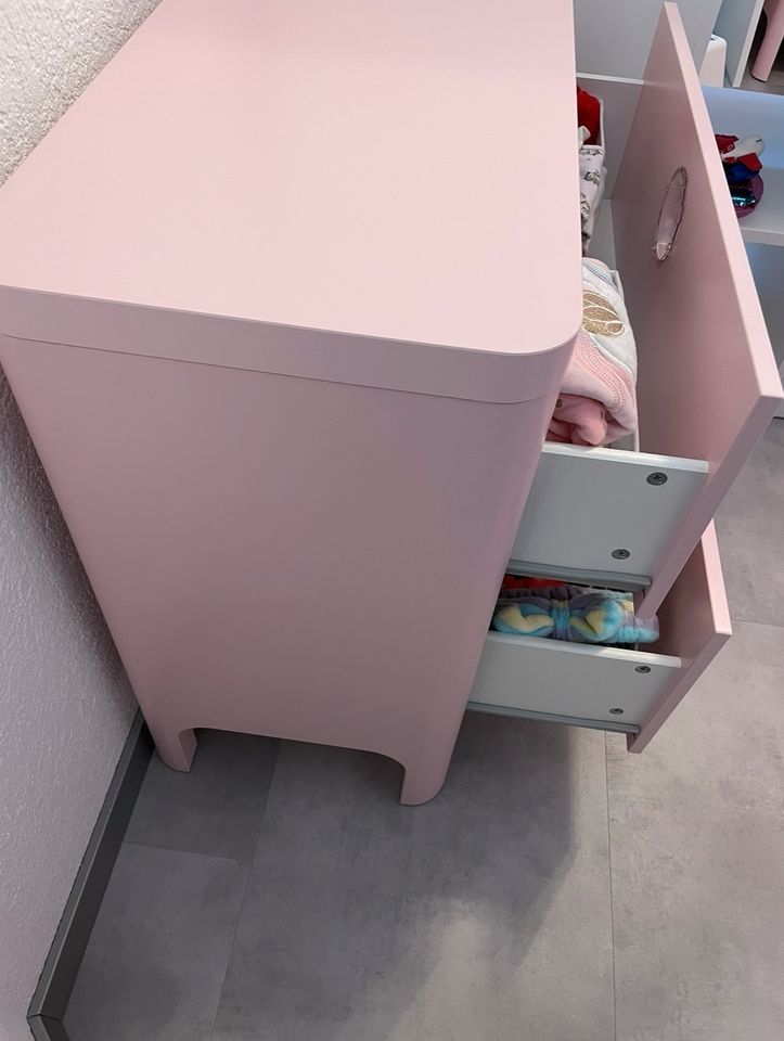 Ikea Busunge Kommode Rosa in Hüfingen