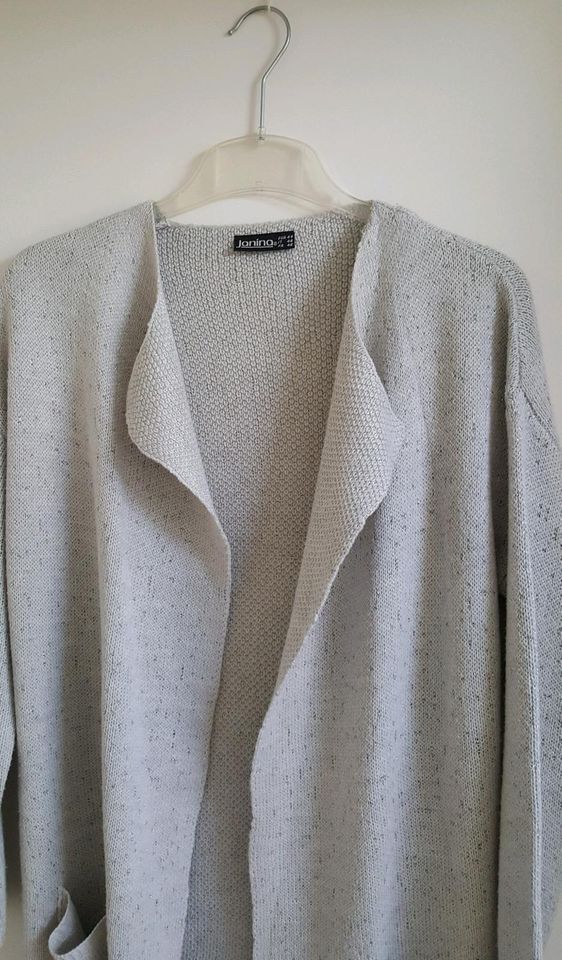 Strickjacke Cardigan Strick - Grau Silber - M 38 L 40 - Janina in Zeitz